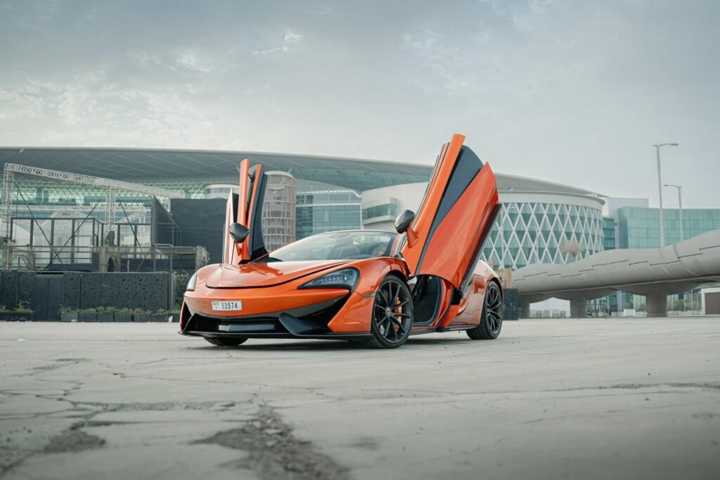 mclaren dubai rent